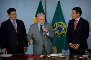 Davi Alcolumbre, Lula e Hugo Motta, em cerimônia em abril (Foto: Pedro Ladeira)