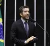 Câmara suspende mandato de Janones por entrevero e poupa aliados de Nikolas