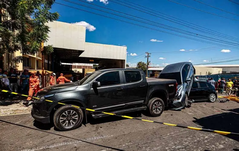 Engavetamento na Avenida Valter Alencar Engavetamento na Avenida Valter Alencar