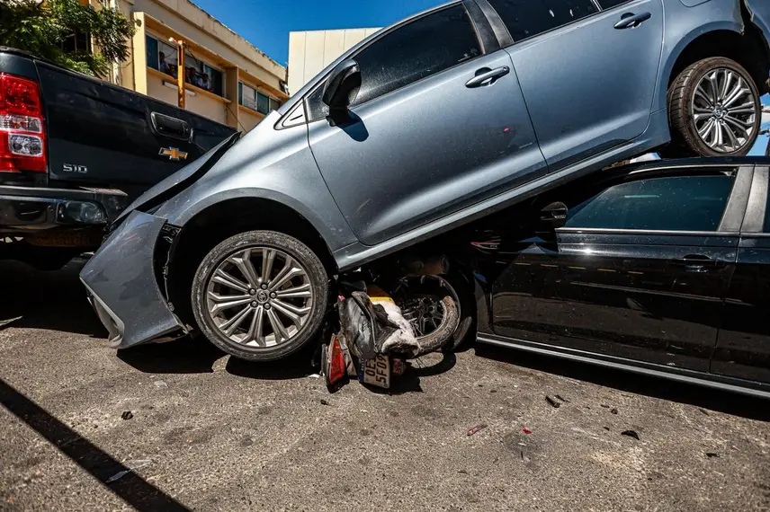 Engavetamento na Avenida Valter Alencar Engavetamento na Avenida Valter Alencar