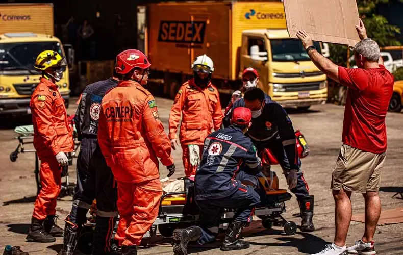 Engavetamento na Avenida Valter Alencar Engavetamento na Avenida Valter Alencar