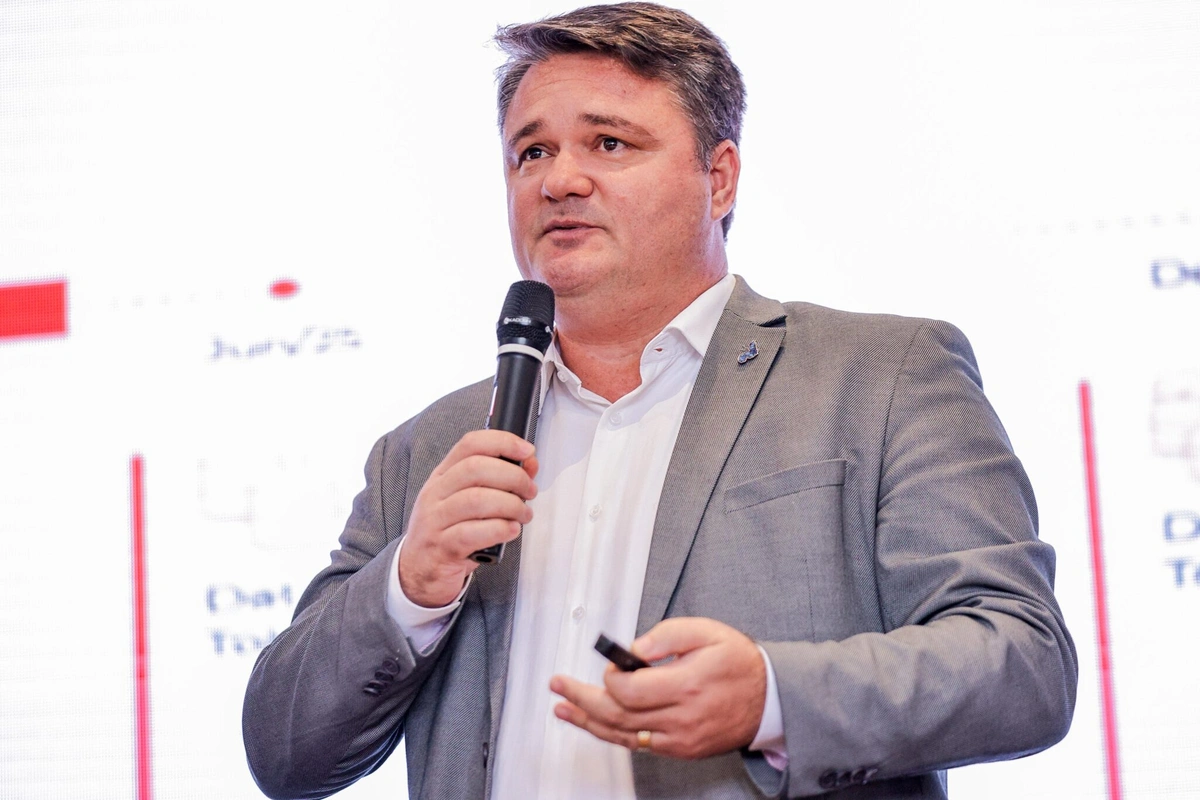 Governador Rafael Fonteles autoriza cursos superiores em inteligência artificial na PIT