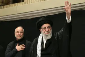 O líder supremo do Irã, aiatolá Ali Khamenei, durante cerimônia religiosa em Teerã (Foto: AFP)
