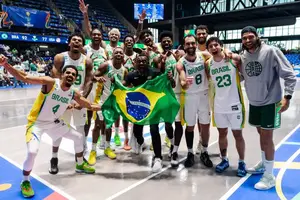 Brasil comemora virada histórica contra os EUA na AmeriCup (Foto: Divulgação FIBA)