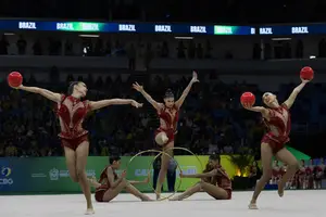 Conjunto do Brasil disputa final da série mista do Campeonato Mundial de Ginástica Rítmica (Foto: Claudia Martini)