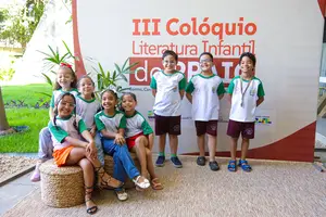 Crianças participando de evento literário (Foto: Reprodução)
