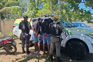 De acordo com o relatório policial, dois homens em uma motocicleta Honda/CG160 FAN, de cor vermelha, foram parados pela equipe. (Foto: Divulgação)