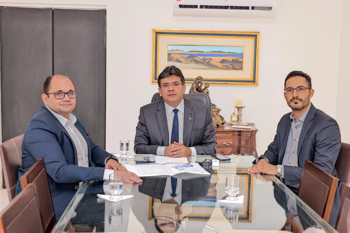 Executivos da Águas do Piauí com o governador Rafael Fonteles