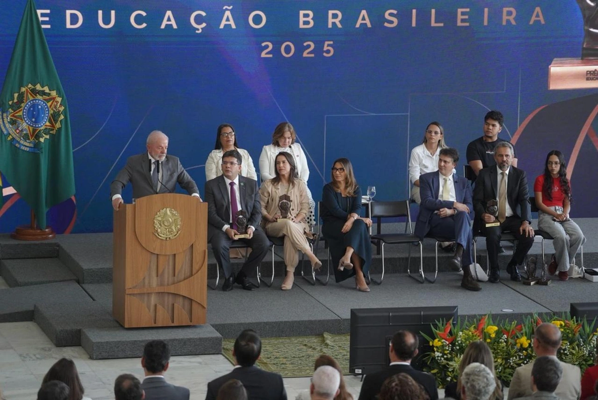 Lula em discurso na premiação do MEC