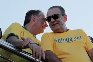 O ex-presidente Jair Bolsonaro (PL) e o pastor Silas Malafaia em maio de 2025, durante manifestação a favor da anistia aos envolvidos no 8 de Janeiro (Foto: Sérgio Lima/AFP)