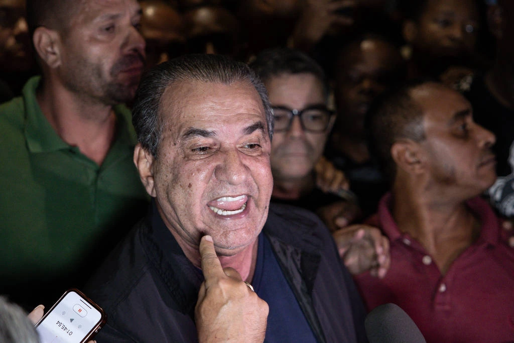 O pastor Silas Malafaia deixa o aeroporto do Galeão, no Rio de Janeiro, após depor na Polícia Federal