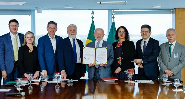 O presidente Luiz Inácio Lula da Silva sancionou nesta segunda-feira, 4 de agosto, o Projeto de Lei nº 847/2025