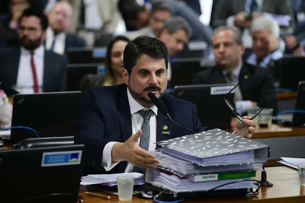 O senador Marcos do Val, na Comissão de Segurança Pública do Senado