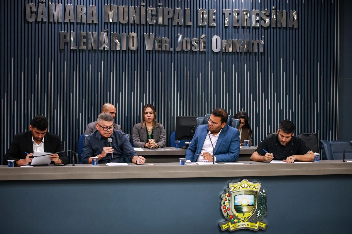 Paulo Nunes, ex-diretor da Coordenação Especial de Limpeza Pública da SEMDUH, falando durante a primeira oitiva da CPI do Lixo