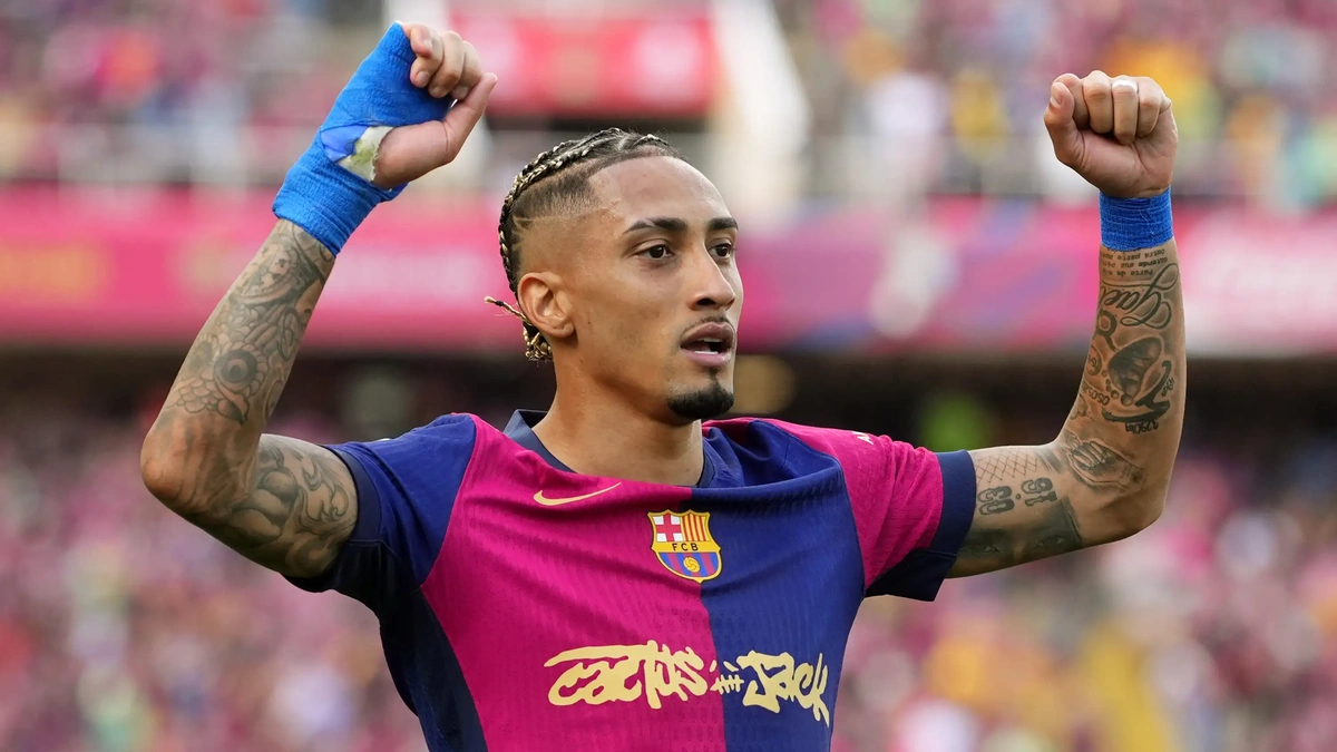 Raphinha, atacante do Barcelona e da Seleção Brasileira é um dos principais indicados ao prêmio.