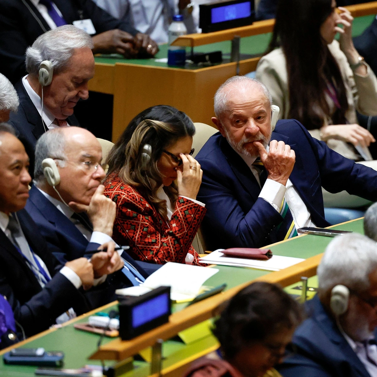 Ainda no discurso, Lula abordou ameaças ao sistema democrático global, criticou regimes autoritários e apontou o Brasil como um defensor de multilateralismo