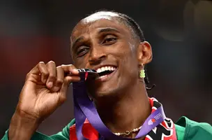 Alison dos Santos, o "Piu", é medalha de pra nos 400m com barreiras, em Tóquio no Japão (Foto: imagem de reprodução)