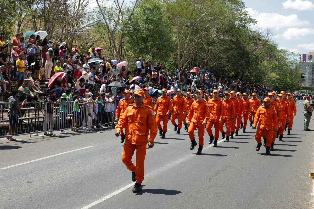 Bombeiros no desfile de 7 de setembro