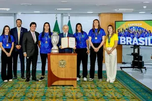 Durante o encontro com as atletas da Seleção Brasileira, Lula também indicou que o governo pretende criar uma Universidade do Esporte (Foto: Ricardo Stuckert / PR)