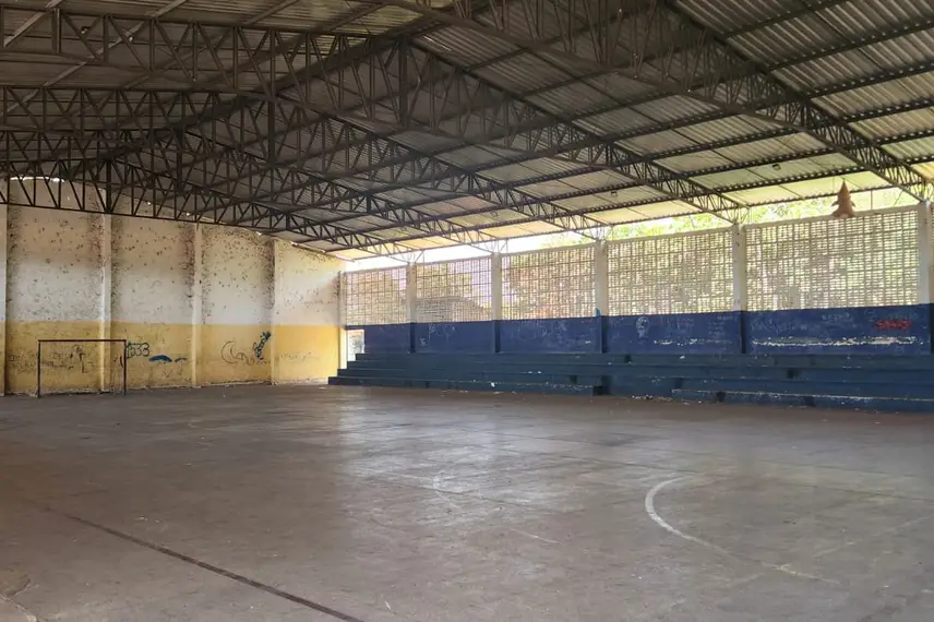 Ginásio abandonado da Vila da Guia