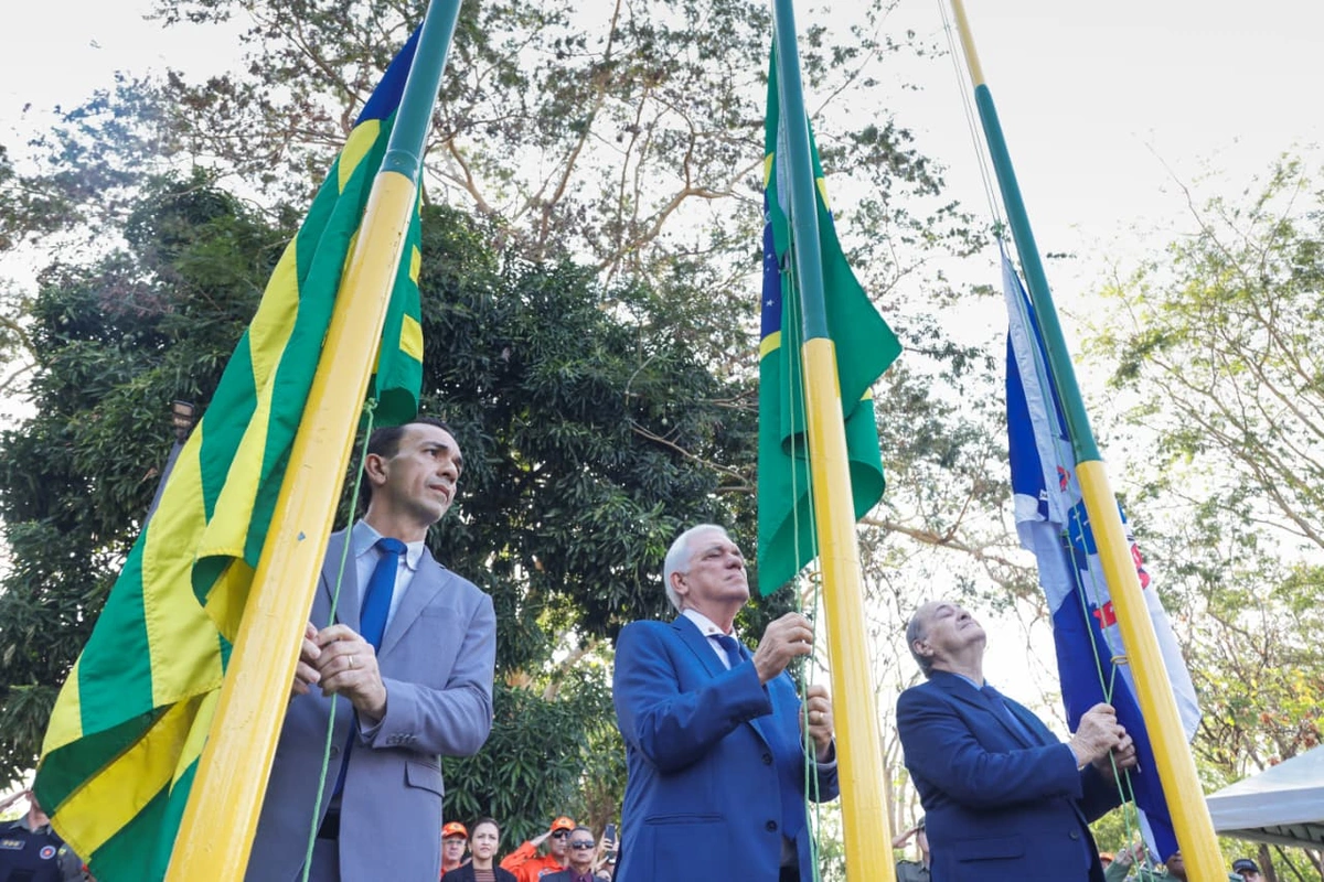 Hasteamento das bandeiras