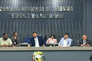 Jonatas Miranda, presidente do SEEACEP, e vereadores durante a 8ª oitiva da CPI do Lixo (Foto: Eloy Figueiredo/Revista40graus)