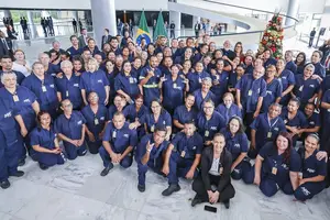 Lula com trabalhadores terceirizados (Foto: Ricardo Stuckert / PR)