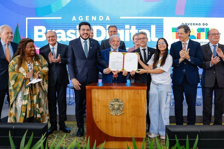 Lula sanciona lei que protege as crianças no ambiente digital