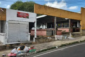 Mercado do Bela Vista II abandonado pelo poder público municipal (Foto: Revista40graus)
