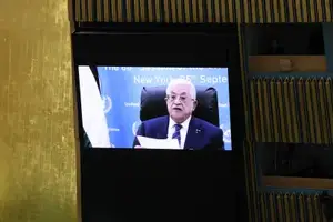 O presidente da Autoridade Palestina, Mahmoud Abbas, discursa por vídeo durante a 80ª Assembleia Geral da ONU (Foto: Reprodução | Michael M. Santiago/AFP)