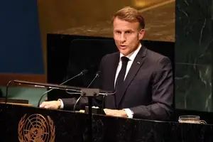 O presidente da França, Emmanuel Macron, em conferência às vésperas da Assembleia Geral da ONU (Foto: Reprodução | Ludovic MARIN / AFP)