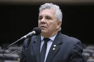 O texto aprovado é um substitutivo apresentado pelo relator, deputado Alberto Fraga (PL-DF), coordenador da Frente Parlamentar da Segurança Pública (Foto: Kayo Magalhaes / Camara dos Deputados)