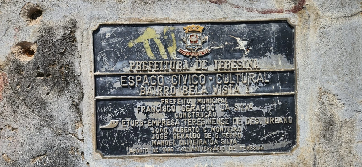 Placa de inauguração de praça do Bela Vista I