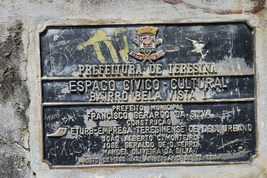 Placa de inauguração de praça do Bela Vista I