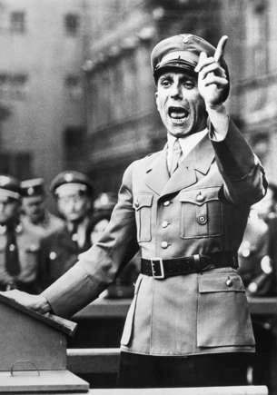 Um dos acólitos mais próximos e devotados de Adolf Hitler, Joseph Goebbels foi propagandista-chefe do Partido Nazista e, em seguida, ministro da Propaganda do Reich de 1933 a 1945. Em 1º de maio de 1945, Goebbels e sua esposa Magda tiraram suas próprias vidas em razão de a Chancelaria do Reich, mas não antes de Magda Goebbels, com a autorização de seu marido, um dos mais vis atos de infanticídio