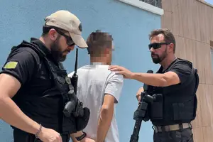 Wilson Cristino de Souza Neto preso por Fernando Aragão e equipe (Foto: SSP-PI)