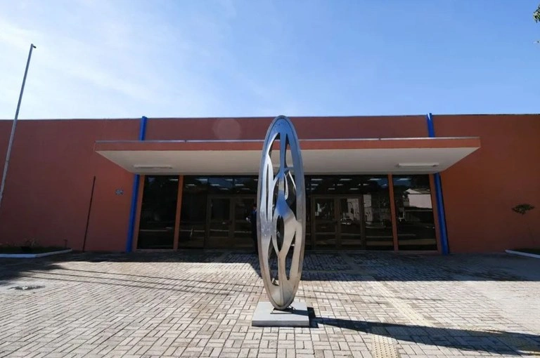 Edital oferece uso gratuito de auditório e galeria para ações artísticas, educativas e de inclusão social ao longo do ano