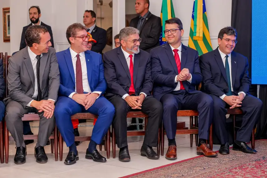 Governador empossa novos secretários de Saúde e Segurança e pede foco na melhoria de índices