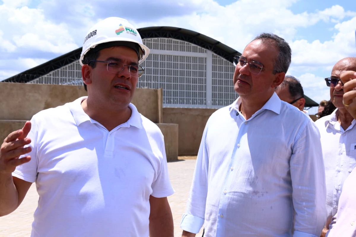 Governador visita obras de centro comercial e espaço esportivo em Oeiras