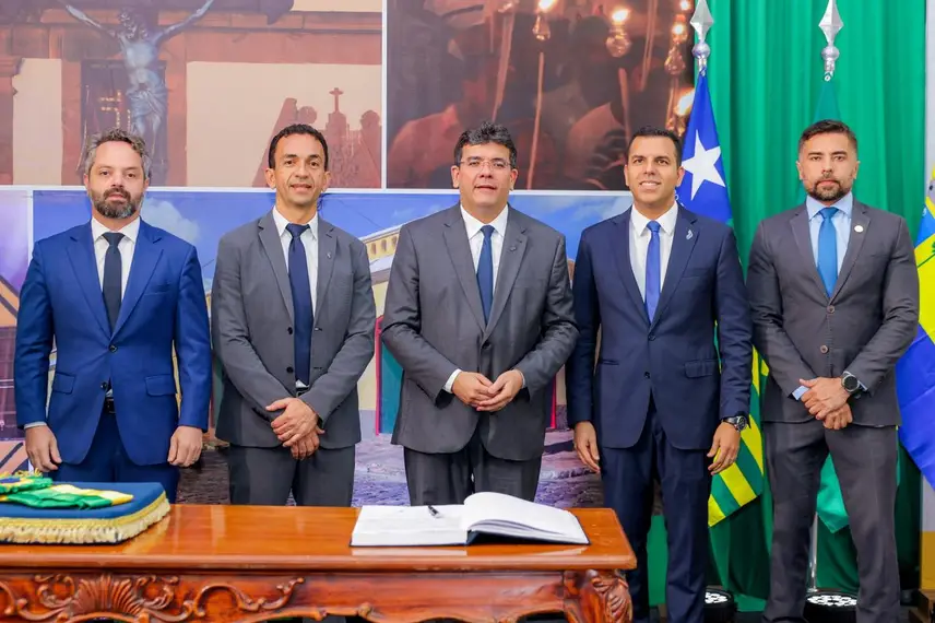 Governo do Piauí homenageia 34 personalidades com a Medalha do Mérito Renascença em Oeiras