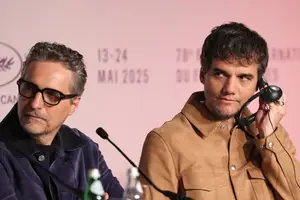 O diretor Kleber Mendonça Filho e o ator Wagner Moura (Foto: Reprodução |  EFE/EPA/MONICA SCHIPPER / POOL)