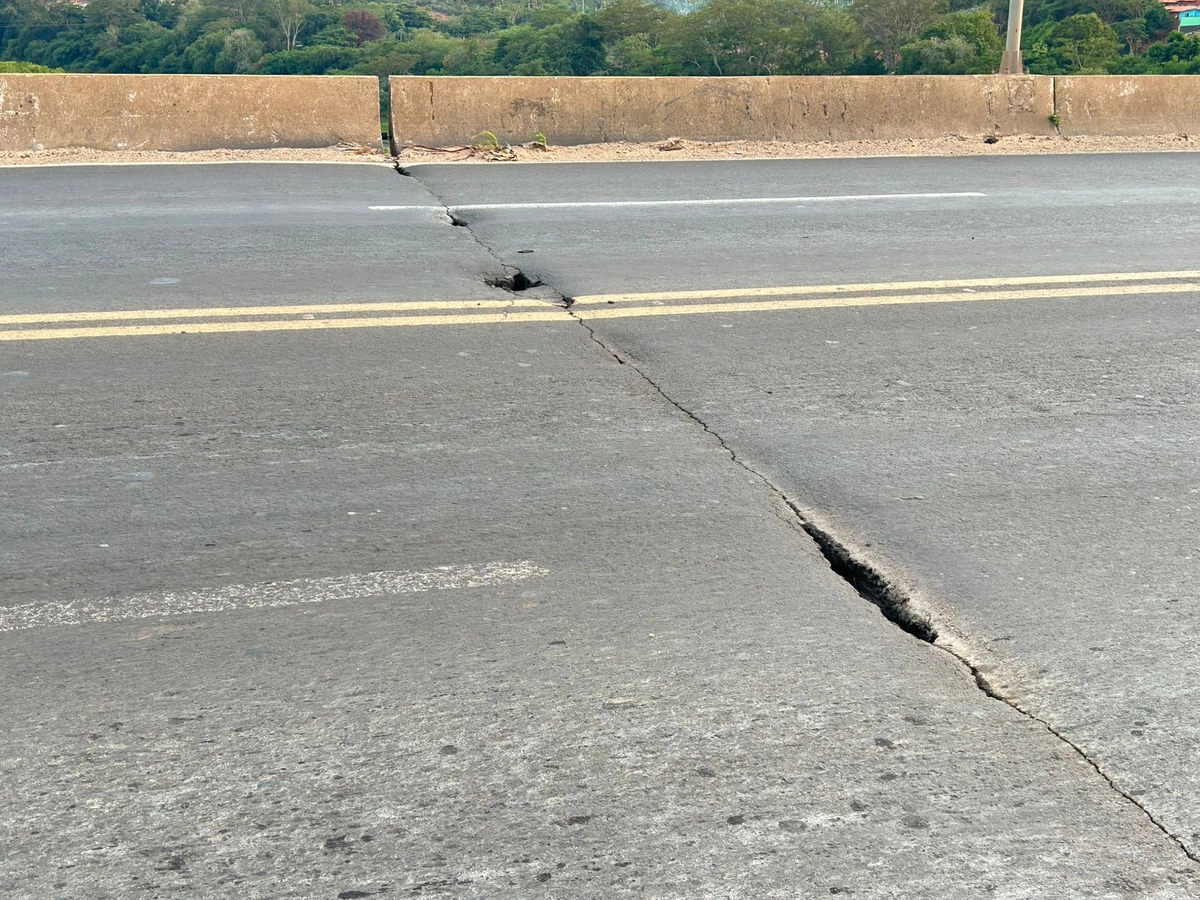 Ponte do Tancredo Neves em Teresina necessita de atenção e reparo