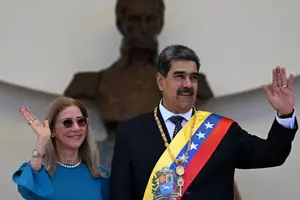 Procuradoria-Geral dos EUA acusa Maduro e Cilia Flores de narcoterrorismo e outros crimes após operação em Caracas, diz Bondi (Foto: CNN)