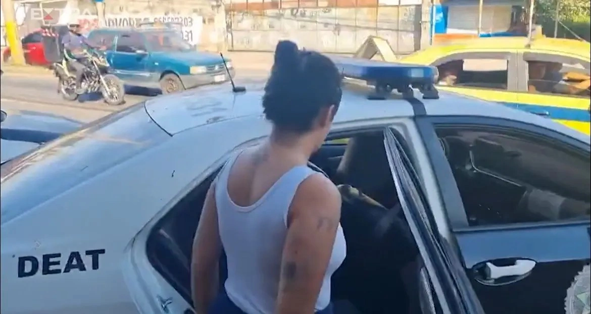 Raiane Campos de Oliveira, apontada como chefe de bando que dopou e roubou turistas em Ipanema, é presa no Complexo do Chapadão