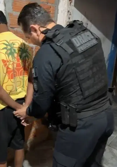 Suspeitos de ordenar crimes e punições por mensagens são alvos de operação no PI