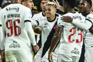 Jogadores do Vasco comemorando o gol contra o Boca Júniors,na Bombonera (Foto: imagem de reprodução)