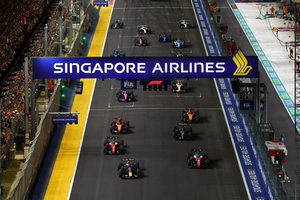 Leclerc tentou atacar Verstappen na curva 1, mas permaneceu em segundo (Foto: Red Bull Content Pool)
