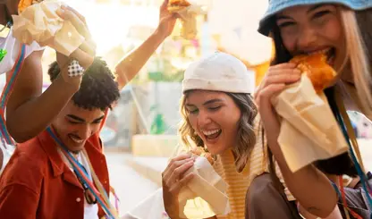 Excesso de álcool, automedicação e comida imprópria lideram intoxicações no Carnaval, alerta gastroenterologista