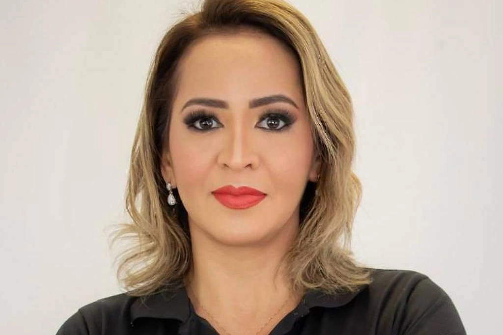 A delegada Amanda Souza relembra o duplo homicídio que vitimou em 2023 seus dois filhos, de 9 e 12 anos, e comenta o crime similar ocorrido em Itumbiara (GO)