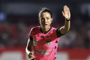 Árbitra Daiane Muniz, alvo de misoginia (Foto: Iconsport)